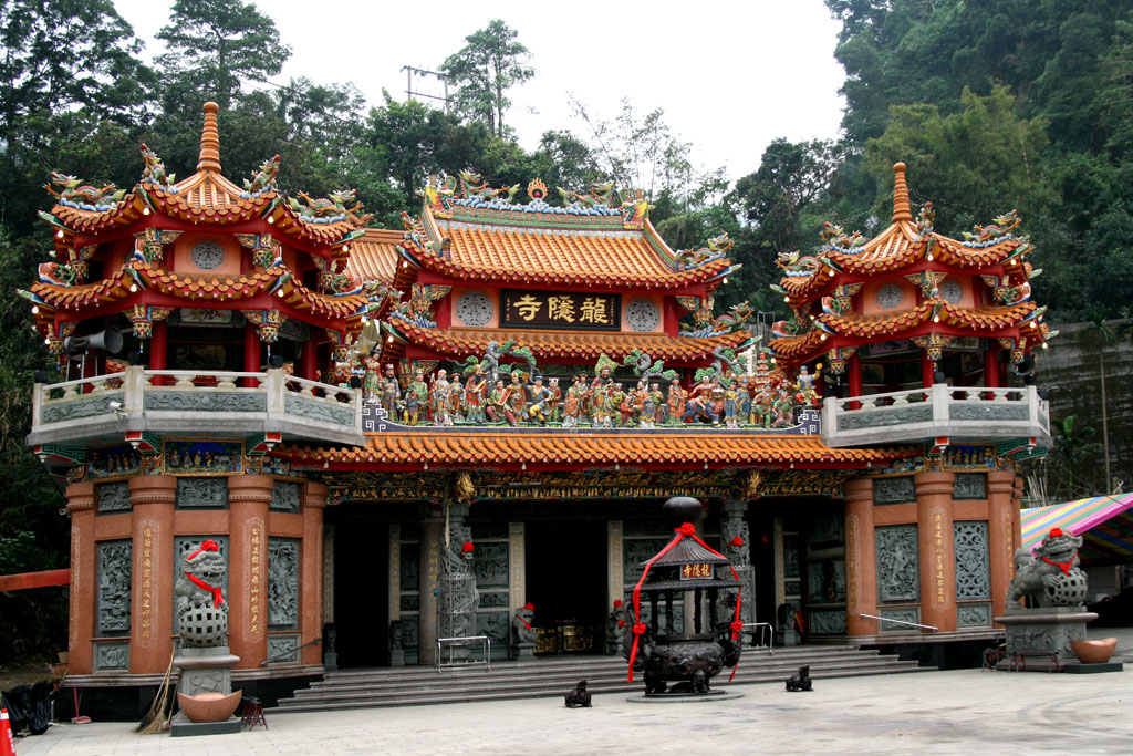 Taiwan -  chram v Alishan area